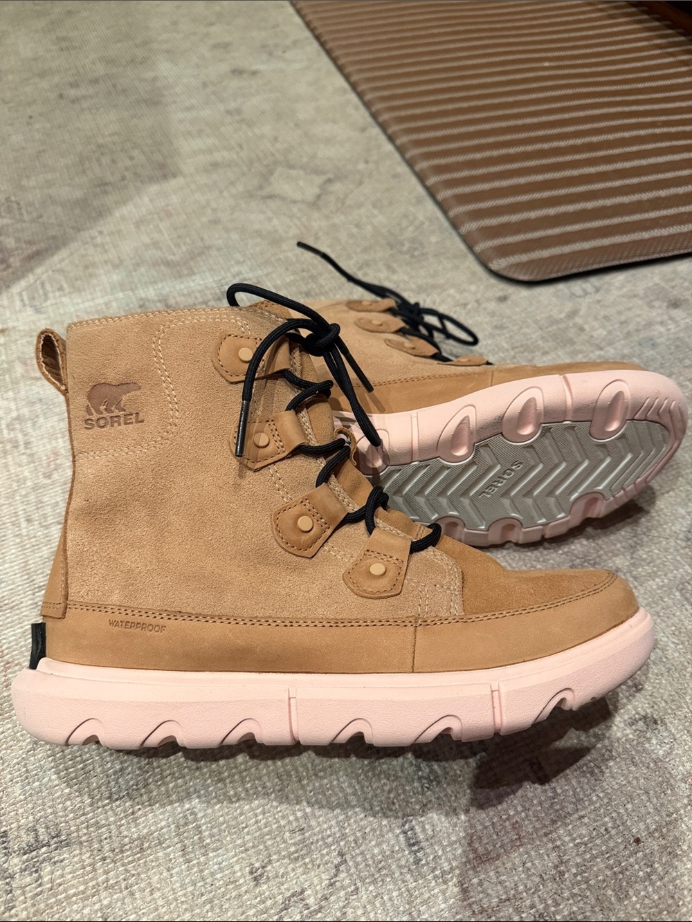 NEW Sorel women’s Tan Suede Hiking Boot with Pink Outsole
